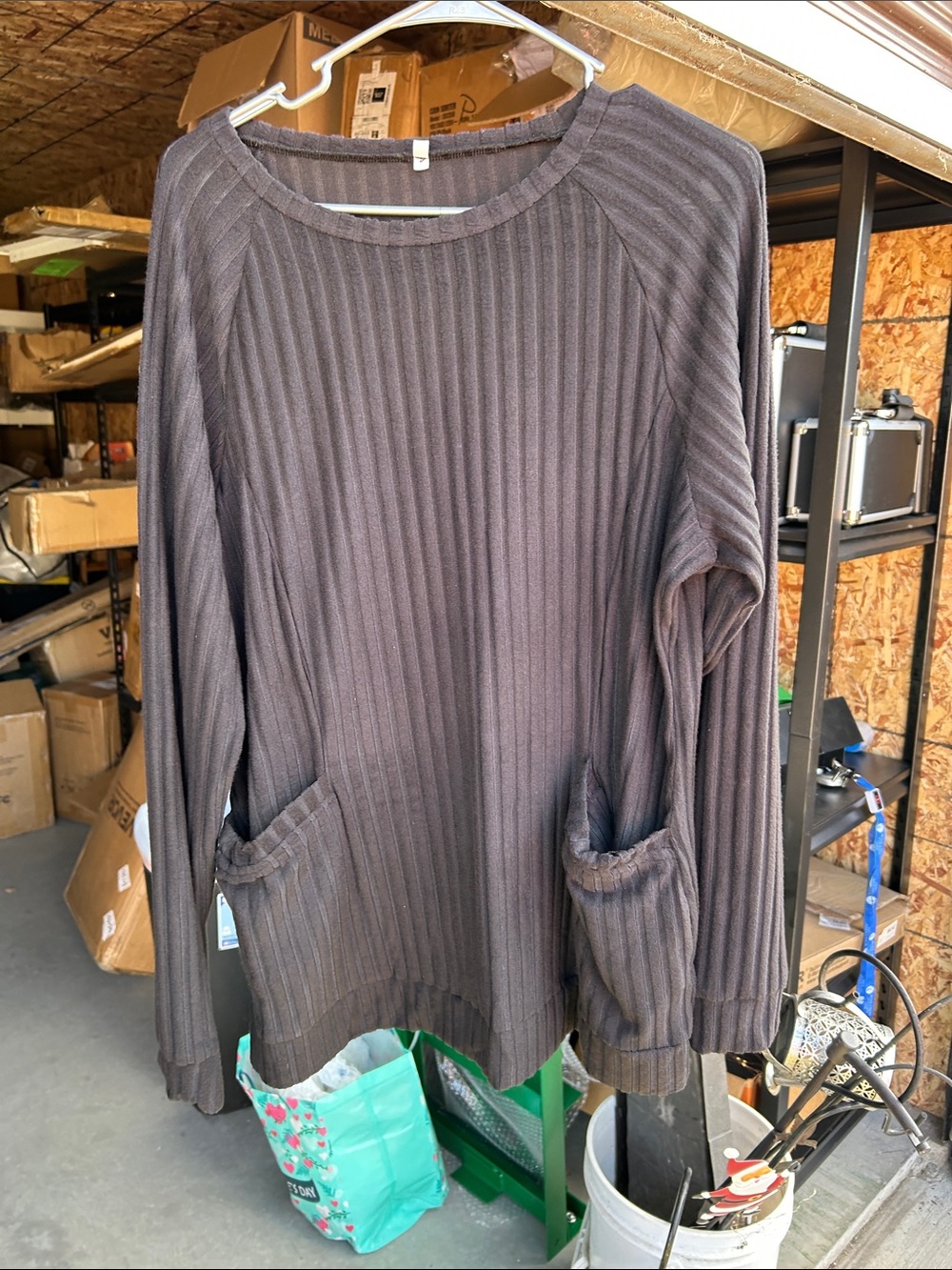 Women’s Ribbed Long-Sleeve Pocket Sweater - black